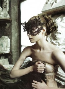 LACE MASQUERADE